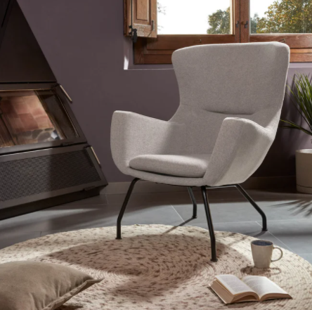 fotel uszak w kolorze beżowym