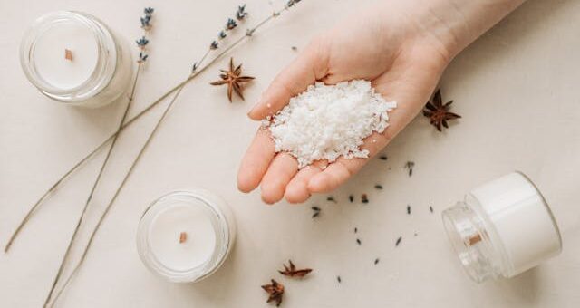 Naturalny składnik świec – właściwości i pochodzenie wosku sojowego