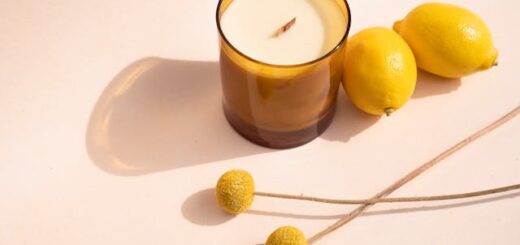 Jak dobrać knoty drewniane, by świeca paliła się równo?