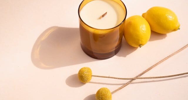 Jak dobrać knoty drewniane, by świeca paliła się równo?